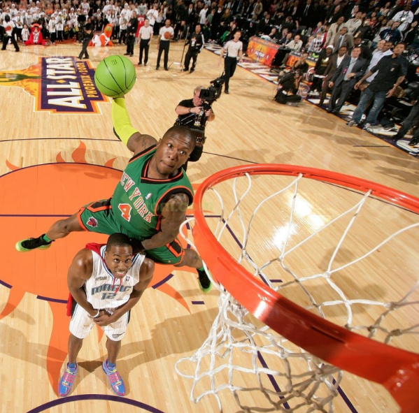 在篮板球争 在篮板球争